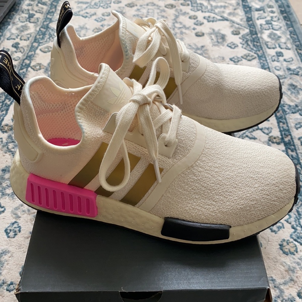 ADIDAS Women’s NMD_R1W sneakers size 6